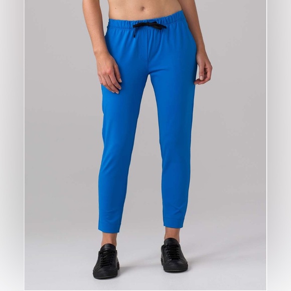 lululemon athletica Pants - Lululemon Jet Crop (Slim) (Luxtreme) in Lakeside Blue Size 6